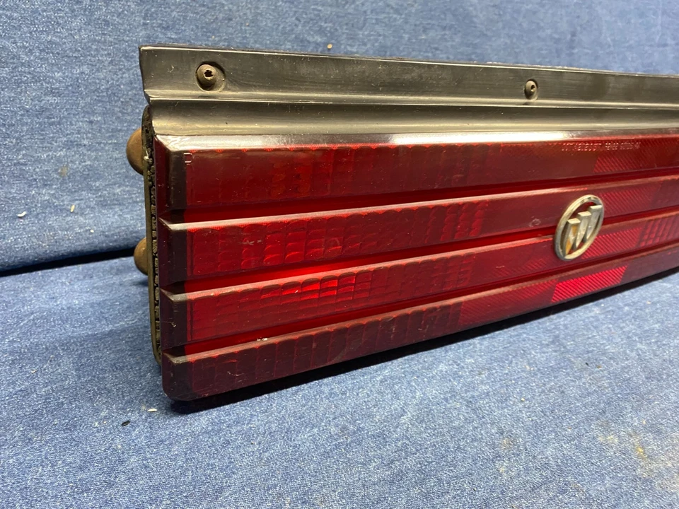 Conjunto de luz trasera derecha Buick SkyHawk Sky Hawk 1982 1983 1984 1985 1986 #2 Foto 3 de 4