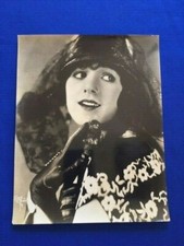 PUBLICITY PHOTOGRAPH OF SILENT FILM STAR HELEN FURGUSON