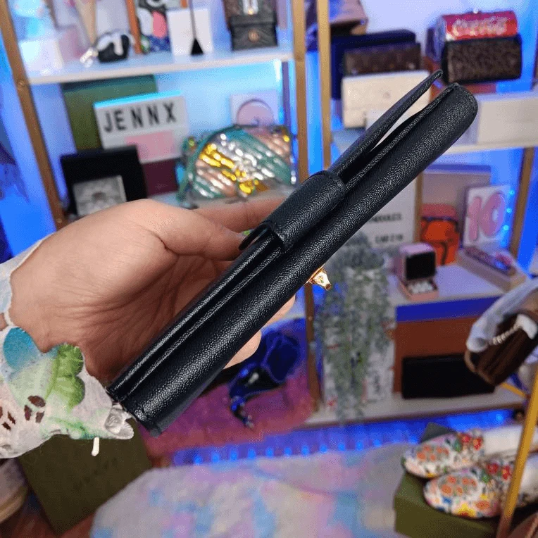 Cartera Gucci Vintage Azul Oscuro Medianoche Cera Cuero de Becerro Dorado Bloqueo Giratorio con Caja Foto 3 de 4