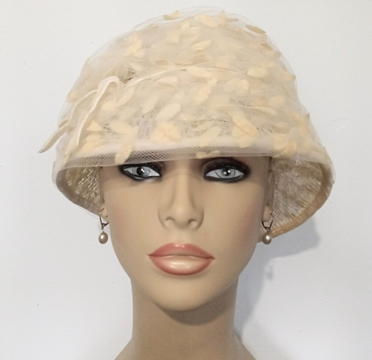 Vintage hat ivory cream 1980s/1990s Whittall & Shon Cream Ivory Straw Floral Bow  main image 2
