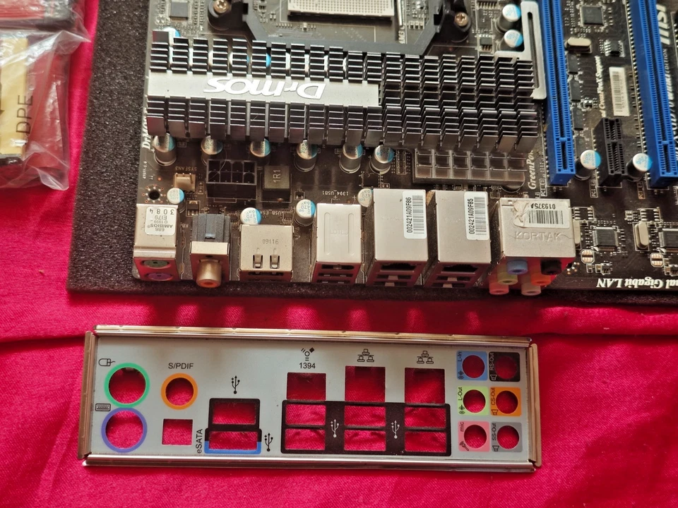 MSI 790 FX-GD70 ATX Socked AM3 Mainboard AMD Crossfire mit viel Zubehör - Image 4 of 4