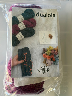 LAURA NELKIN DESIGNS  DUALOA  KNITTING KIT  BURGUNDY