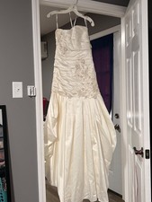 David s Bridal ivory wedding gown size 8 unworn