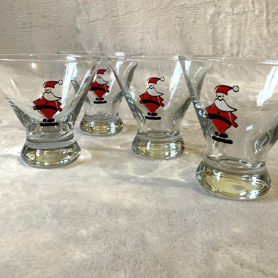 Винтажный рождественский коктейльный набор из 4 бокалов мартини с Санта-Клаусом середины века в ретро-стиле - Изображение 3 из 4