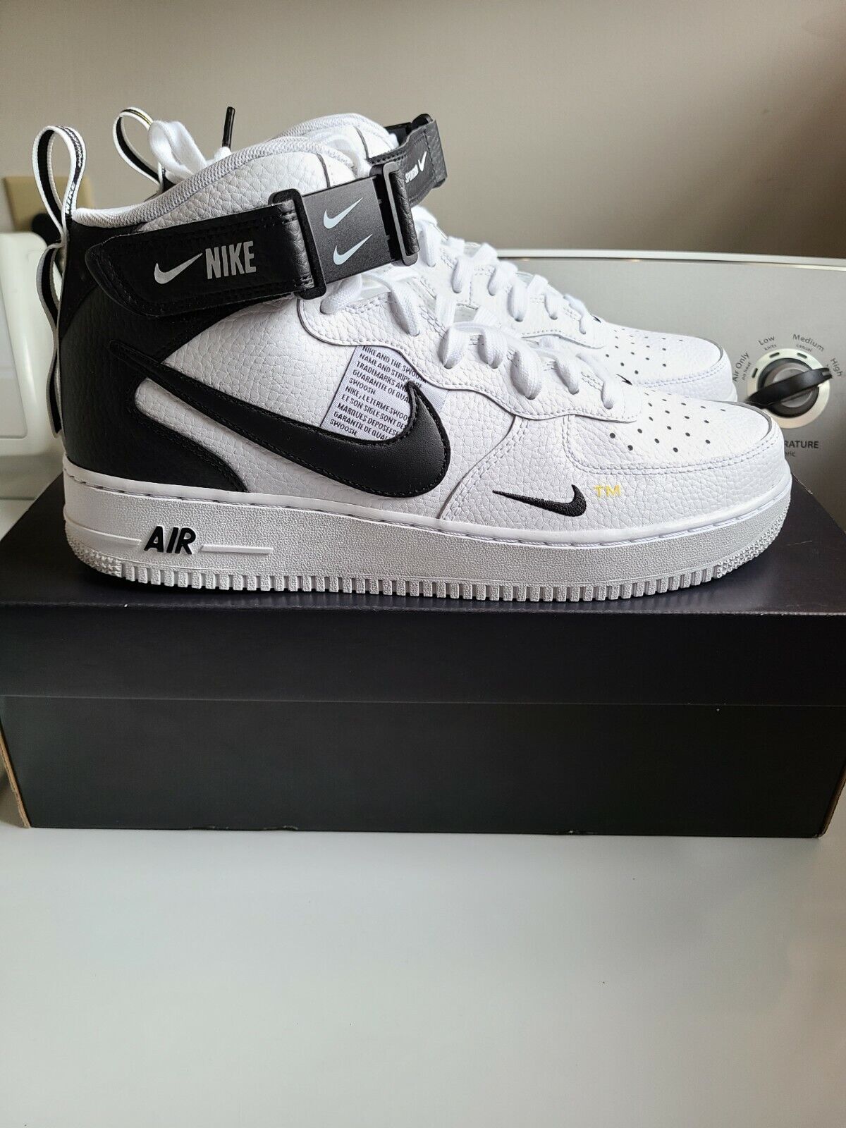 Nike Air Force 1 07 LV8 Wave Sail White/Black Walking Shoes DM0117