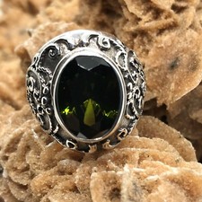 Ornate Sterling Silver Ring with oval Green Faceted Center Stone - Size 7