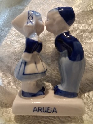 Delft Blue Porcelain Boy & Girl Kissing Figurine Dutch Souvenir