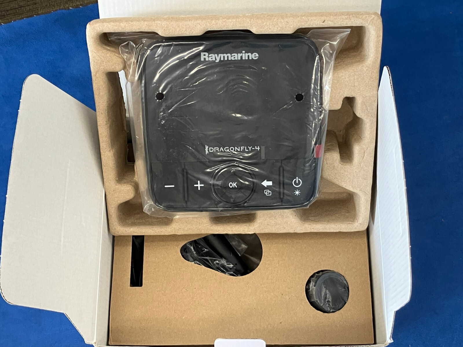 Raymarine Dragonfly 4 Pro 4.3 Screen E70294 Sonar GPS Fish locator finder extras eBay