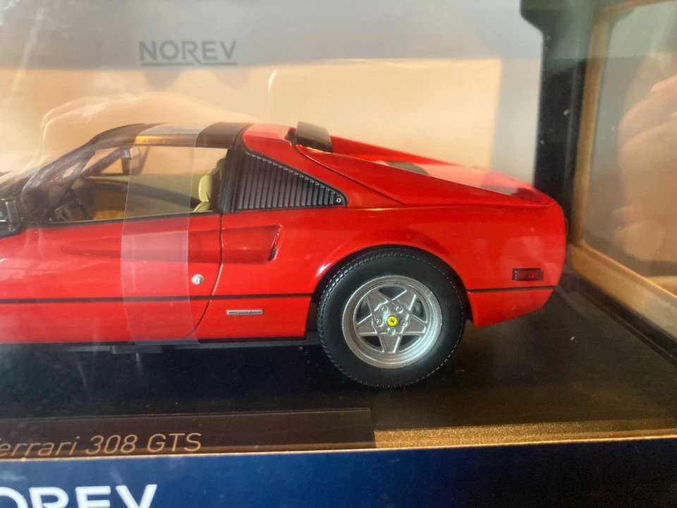 RARE FERRARI 308 GTS 1982 RED MAGNUM 1/18 NOREV - Photo 4/4