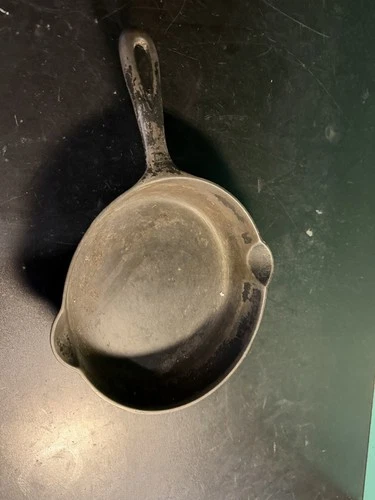 Vintage Griswold No. 5 Cast iron 724