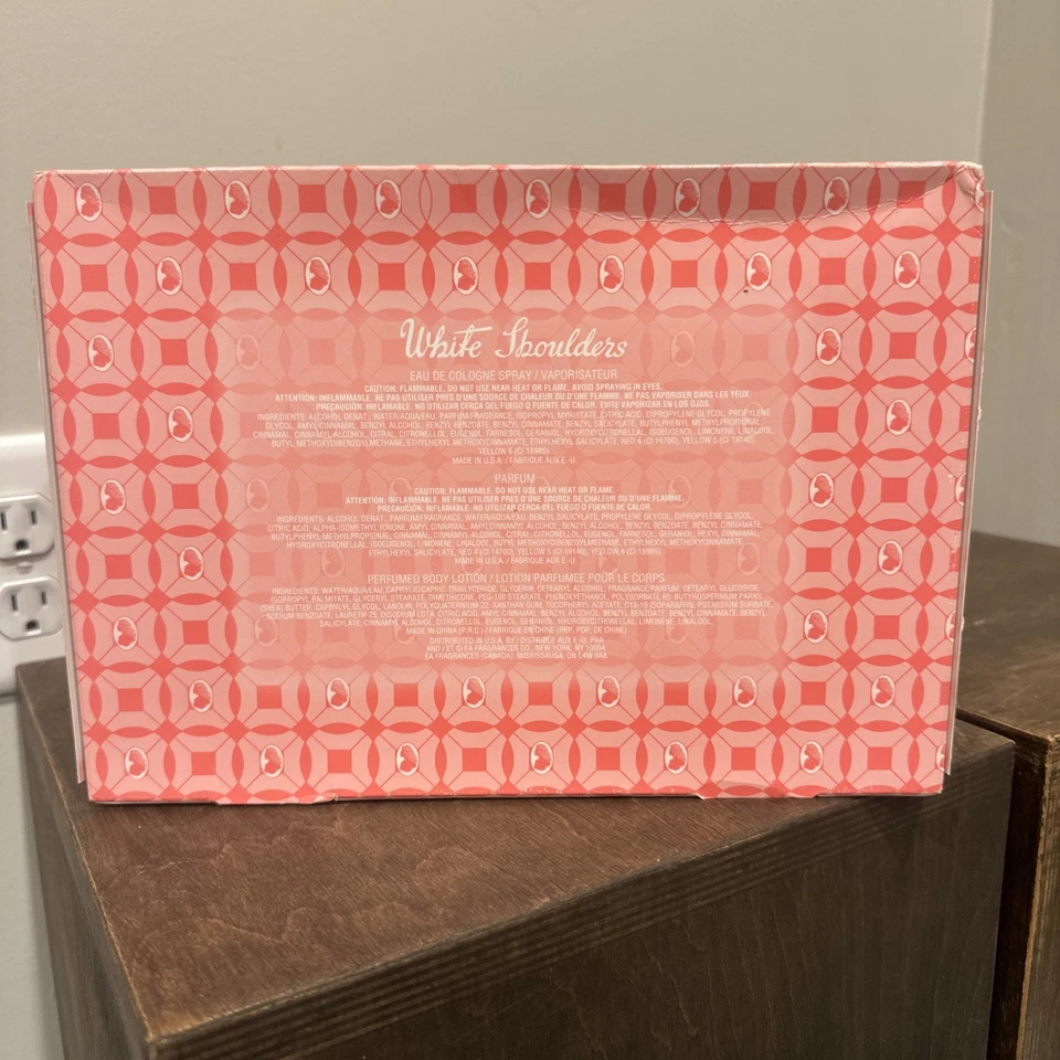 White Shoulders 香水礼品套装盒装全新 4.5 液量盎司古龙水迷你乳液 — 第 2/4 张图片