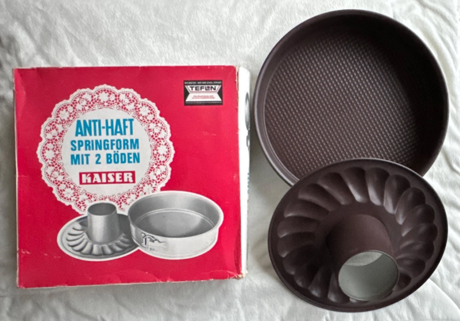 NEW Vintage Kaiser Springform Cake Mold with 2 Bottoms, Non-stick, 28cm
Opens in a new window or tab