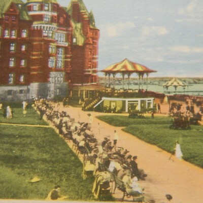 QUEBEC CANADA, LA TERRASSE DUFFERIN, THE DUFFERIN TERRACE POSTCARD 