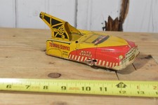 WALT REACH COURTLAND TOYS TIN LITHO WIND UP WRECKER TOW TRUCK GARAGE SERVICE