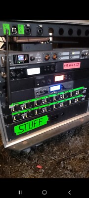Komplettes Rack - In ear monitoring system BehringerX32Core+BehringerS32 