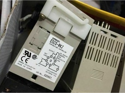 E5CS-RKJ E5CSRKJ   Temperature Controller 100-240VAC New  #ff