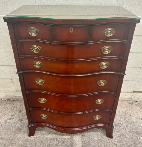 Vintage White Fine Furniture Traditional Style Bow Front Serpentine Chest - Picture 2 of 17
