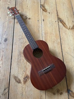 ukulele MAKALA mahagoni wenig gespielt