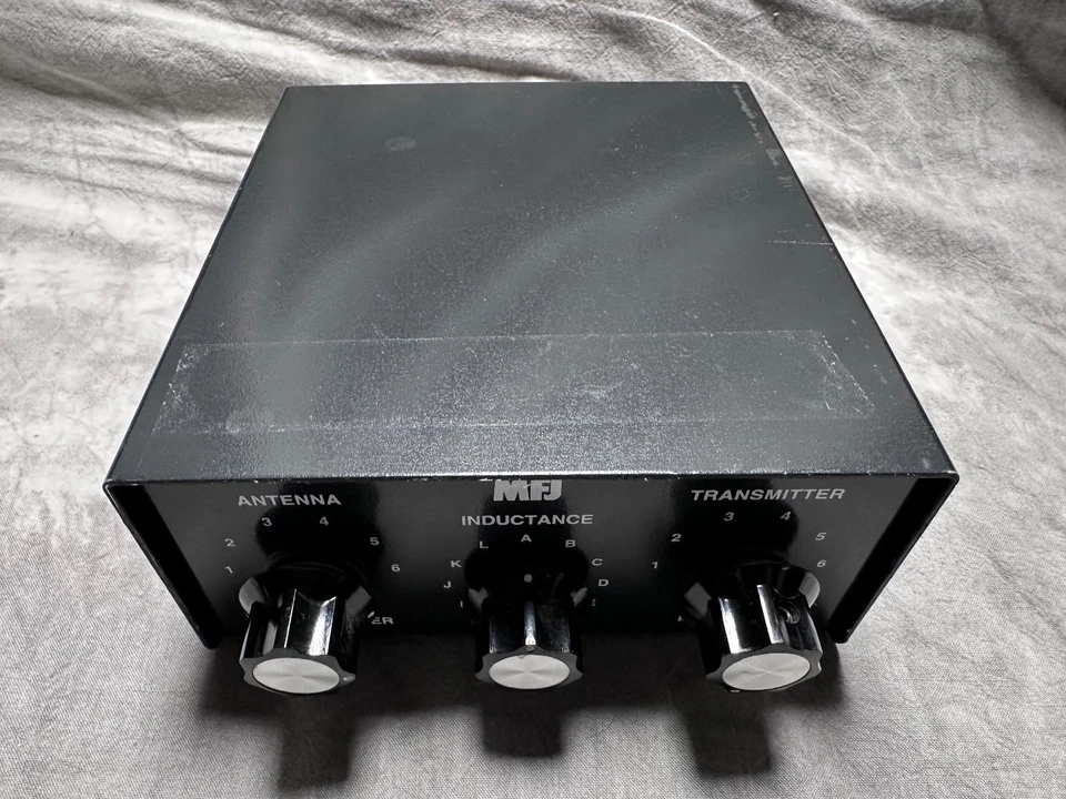 MFJ-901B Versa-Tuner Antenna Tuner - Image 2 of 4