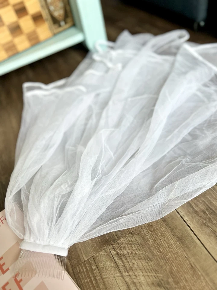 Velo de novia con clip peine marca Xo, Fetti para despedida de soltera, ducha nupcial, etc. Foto 2 de 4