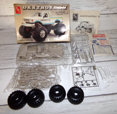 Destroyer II Ford Monster Truck AMT 1:25 Model Kit # 6930 ~ Sealed Parts Bags