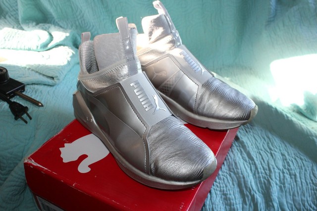 metallic silver pumas