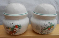 INTERNATIONAL MARMALADE SALT PEPPER SHAKER SET COUNTRY CHRISTMAS FOX RABBIT 8966