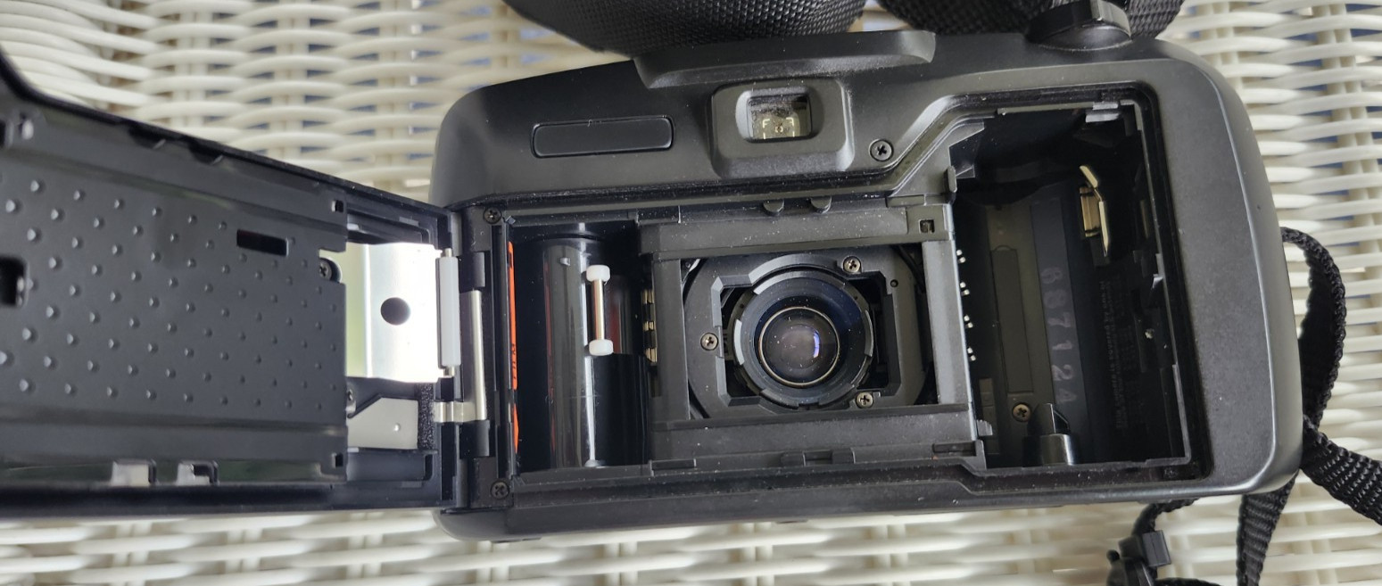 PENTAX IQZoom EZY AUTO FOCUS POINT & SHOOT FILM CAMERA 35mm Tested Working