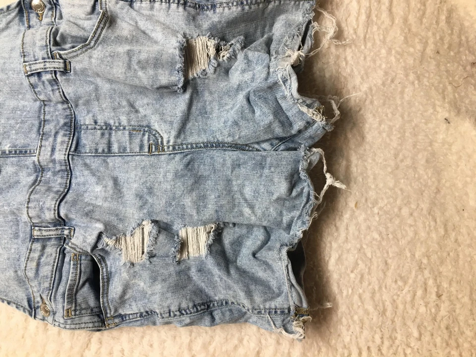 Maurices Overall Shorts Womens Large Distressed Ripped Denim Jean Adjustable - Image 4 of 4