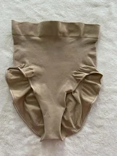 Skims mid high-waisted seamless sculpt shapewear brief underwear size small NWOT