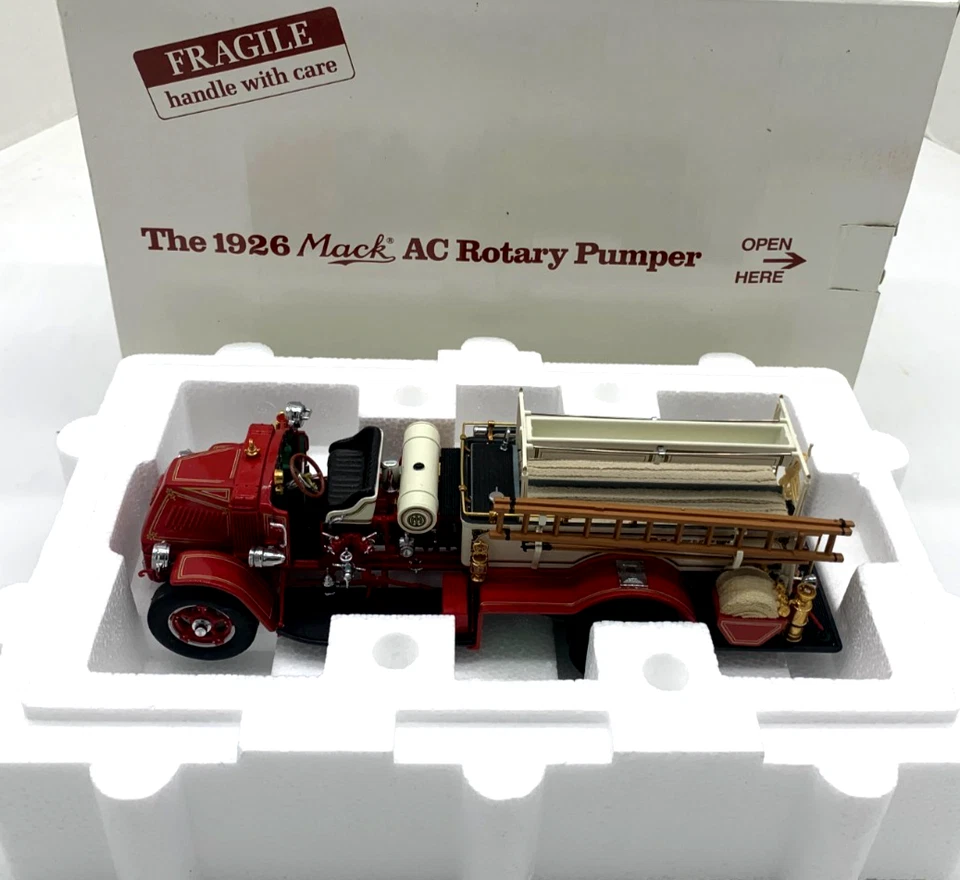 The Danbury Mint   1926 Mac AC   Rotary   Pumper   Fire Truck   1/32   Die-Cast - Image 3 of 4