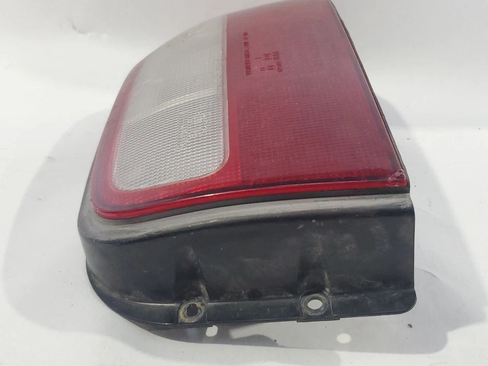 Luz trasera derecha agrietada OEM Suzuki X90 1996 1997 1998  Foto 4 de 4