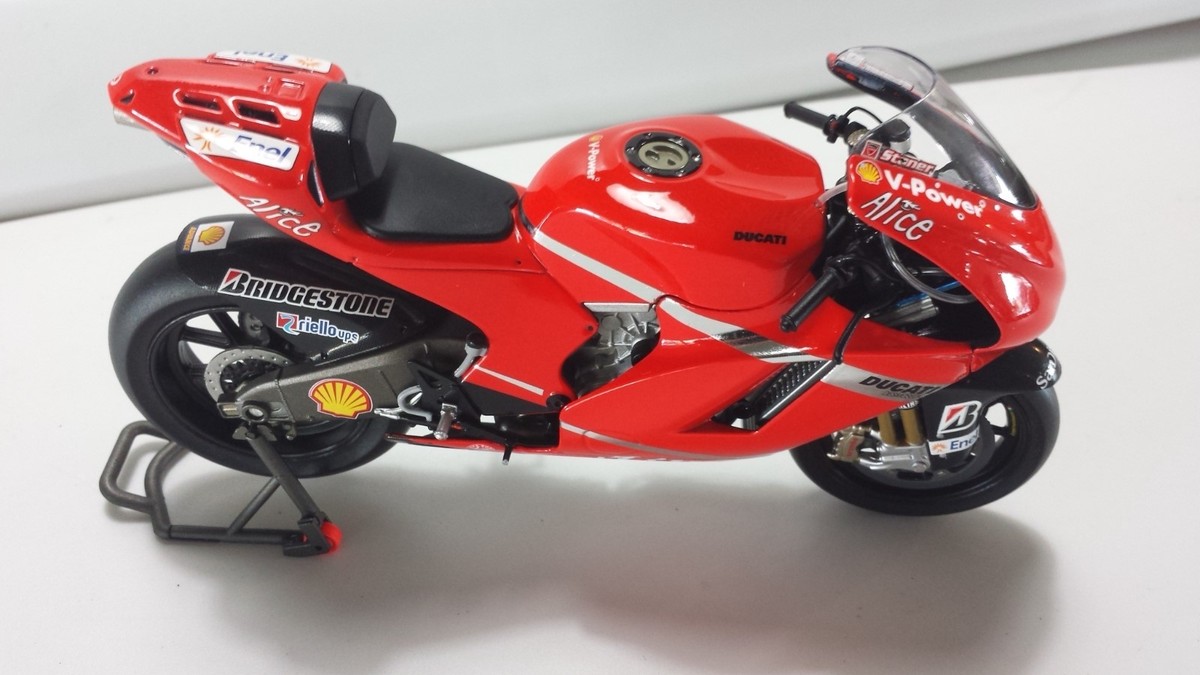 ミニチャンプス　1/12　ドゥカティ 　ストーナー 　フィギュア付 ミニチャンプス 1/12 ライディングフィギュア V.ロッシ 1998