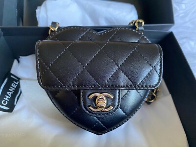 Chanel Black Heart Belt Bag with Chain runway Chanel 22S - RARE
