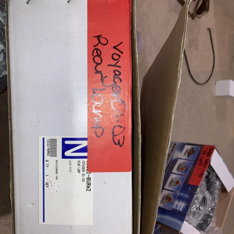 Lâmpada traseira Chrysler Voyager 2001-2003 - Imagem 3 de 3