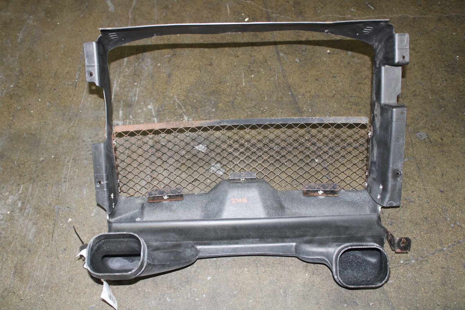 2010 Maserati Quattroporte, Radiator Cooling Shroud, Used, P/N 240471