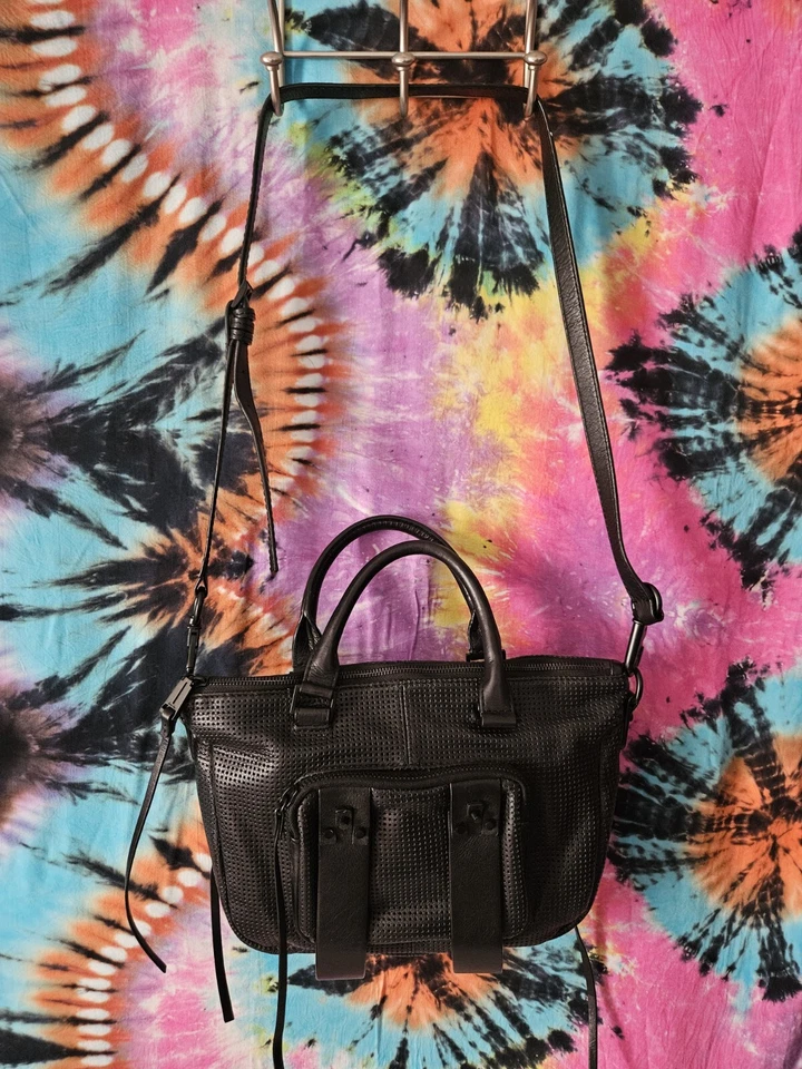 She + Lo 黑色穿孔 100% 皮革流浪汉可调式单肩包手提包 — 第 2/4 张图片