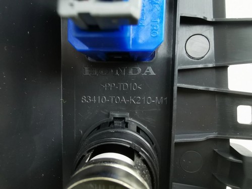 Honda CR-V 2013 USB Socket Input Plug Connector Port 83410T0AK210M1 AMD130028 - Picture 9 of 9