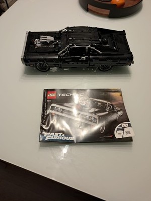 LEGO TECHNIC: Dom's Dodge Charger (42111)