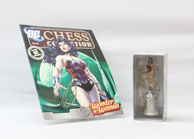 Eaglemoss DC Comics Wonder Woman Divine Armor White Queen Chess Piece & Comic