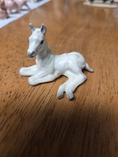 Vintage Hagen Renaker Alabaster Arabian Lying Foal Miniature Horse A 49.