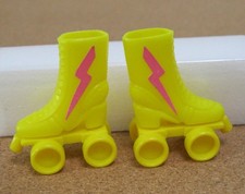 VINTAGE BARBIE DOLL 1980s Surf N Shop Yellow LIGHTNING Roller Skates BEACH FUN