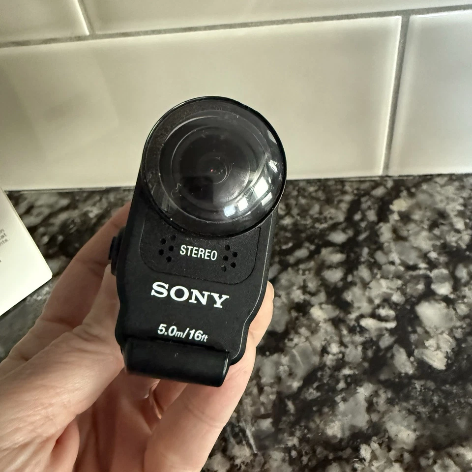 Sony Action Cam HDR-AS200V Bundle – 1080p HD Wi-Fi Splashproof with Zeiss Lens - Image 3 of 4