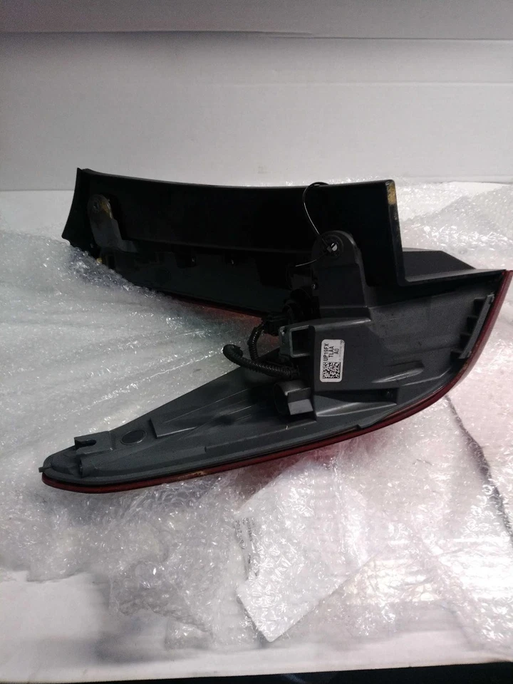 Used Right Tail Light Assembly fits: 2017 Honda Cr-v quarter mounted Right Grade - Изображение 2 из 4