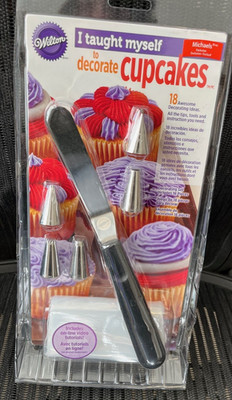 Wilton I Taught Myself Cupcake Decorating Set 18 Piece w/ Spatula & Tips NEW