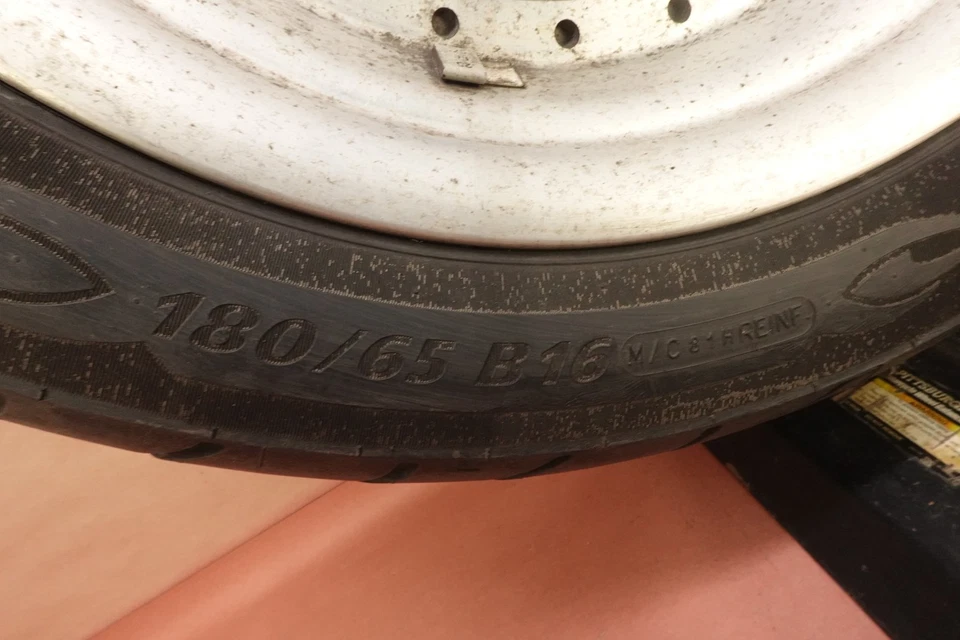 Llanta trasera Michelin 08-13 Harley Davidson Dyna Fat Bob FXDF 180/65 B16 Foto 3 de 4