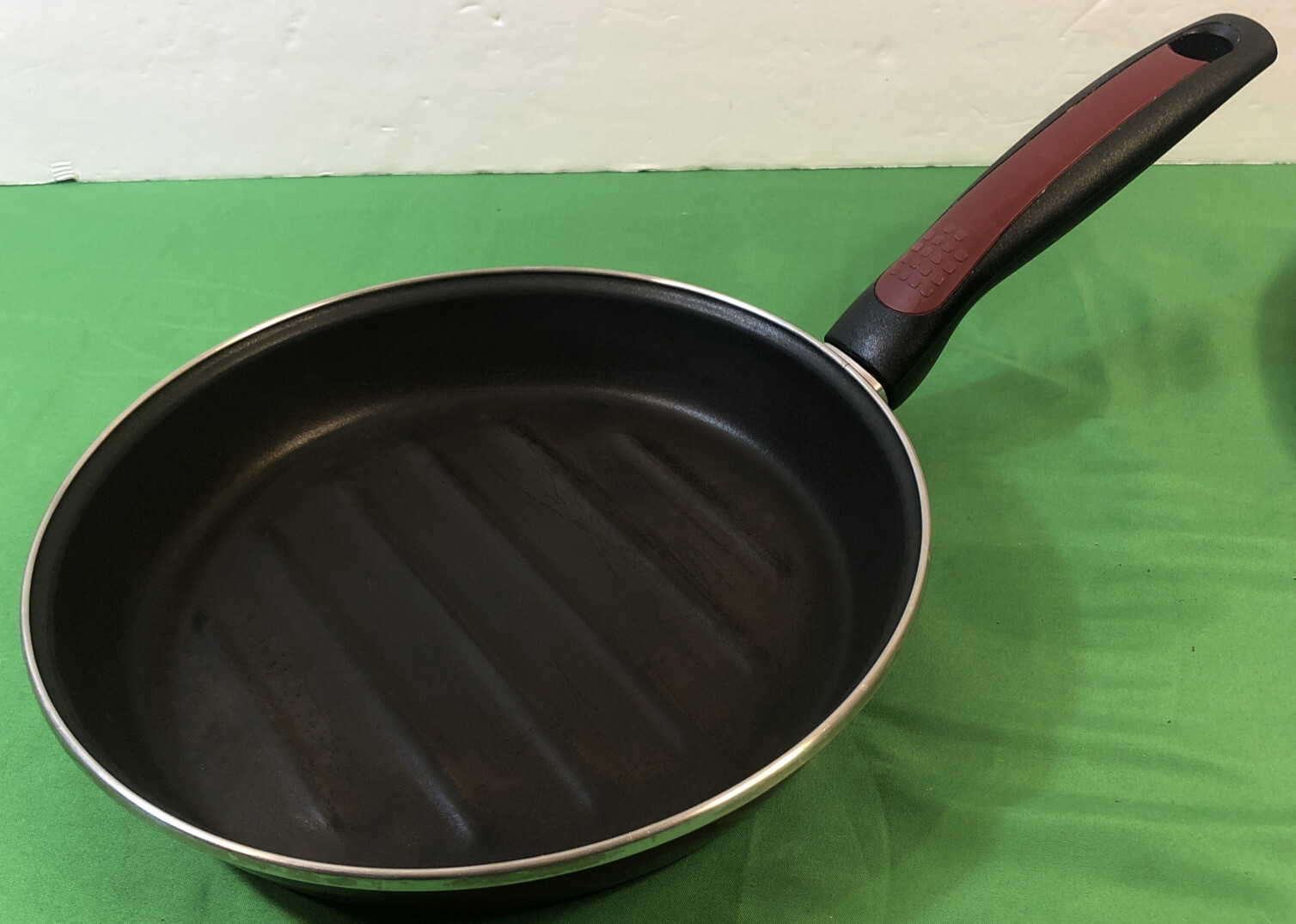 Vintage Megaware 10" Frying pan with Grill lines Retro Red Induction