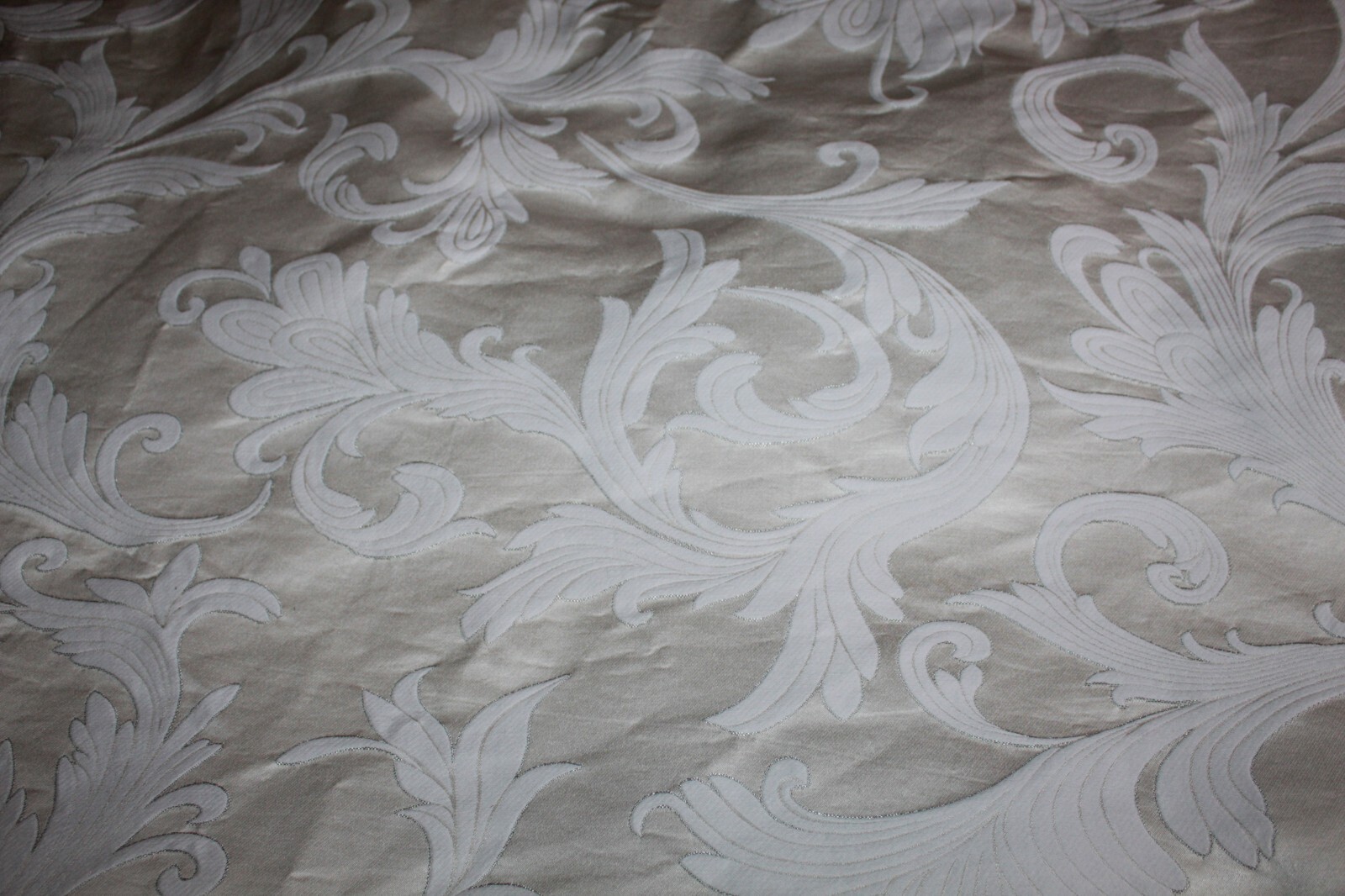 DORMA KING SIZE QUILT SET. (QUILT COVER AND 2 PILLOWCASES) USED. GOOD