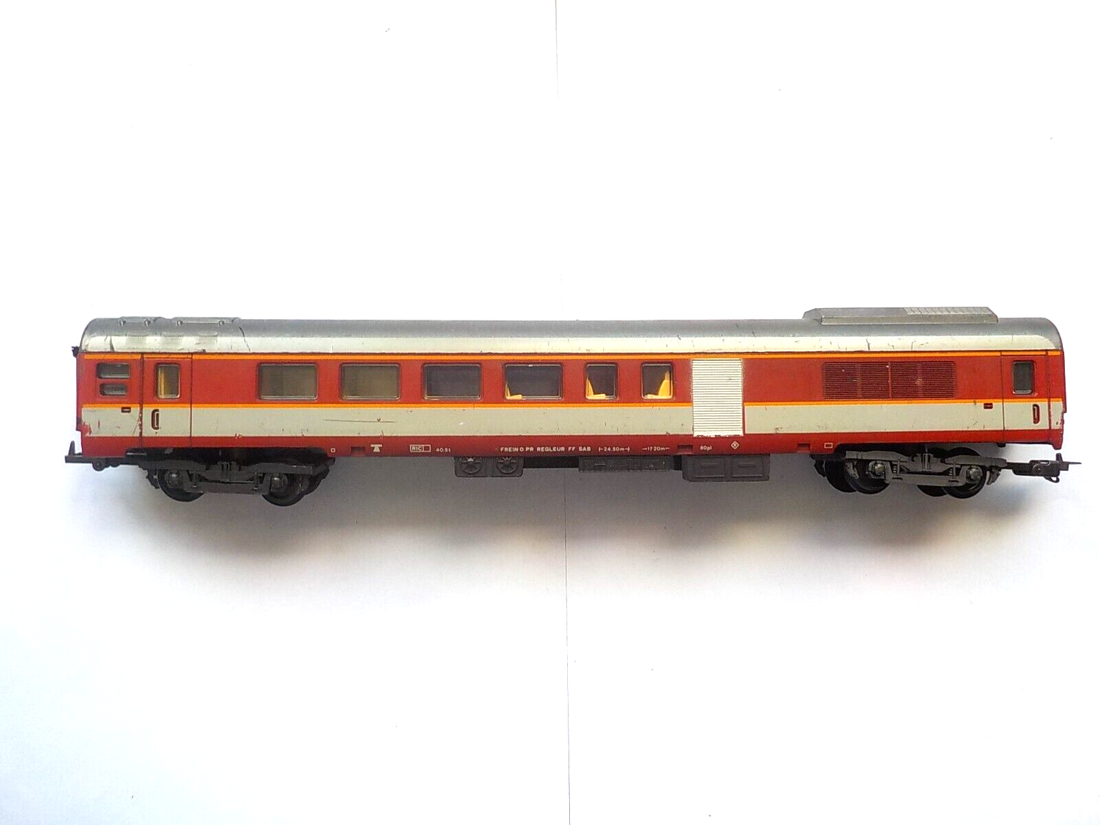 LIMA voiture SNCF Le Capitole type A9 avec aménagement