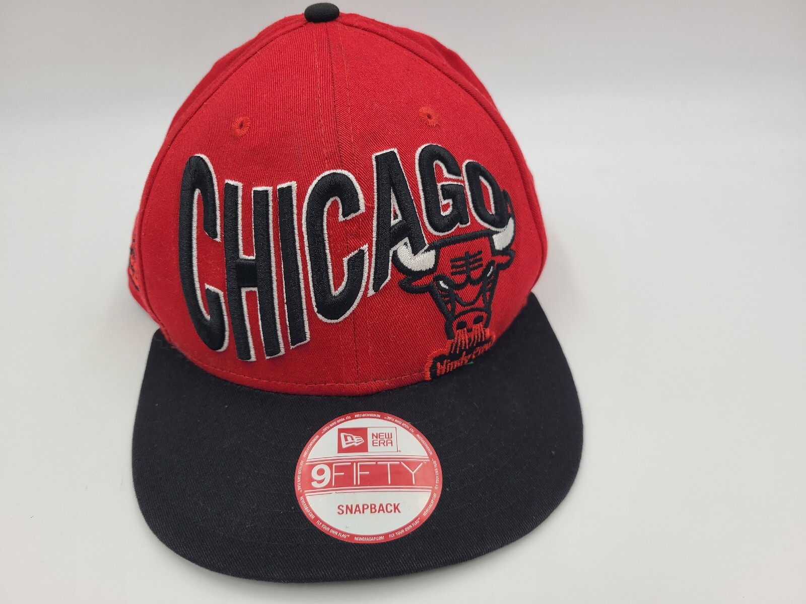 Chicago Bulls NBA Hardwood Classics Snapback Cap in Red and Black by New Era